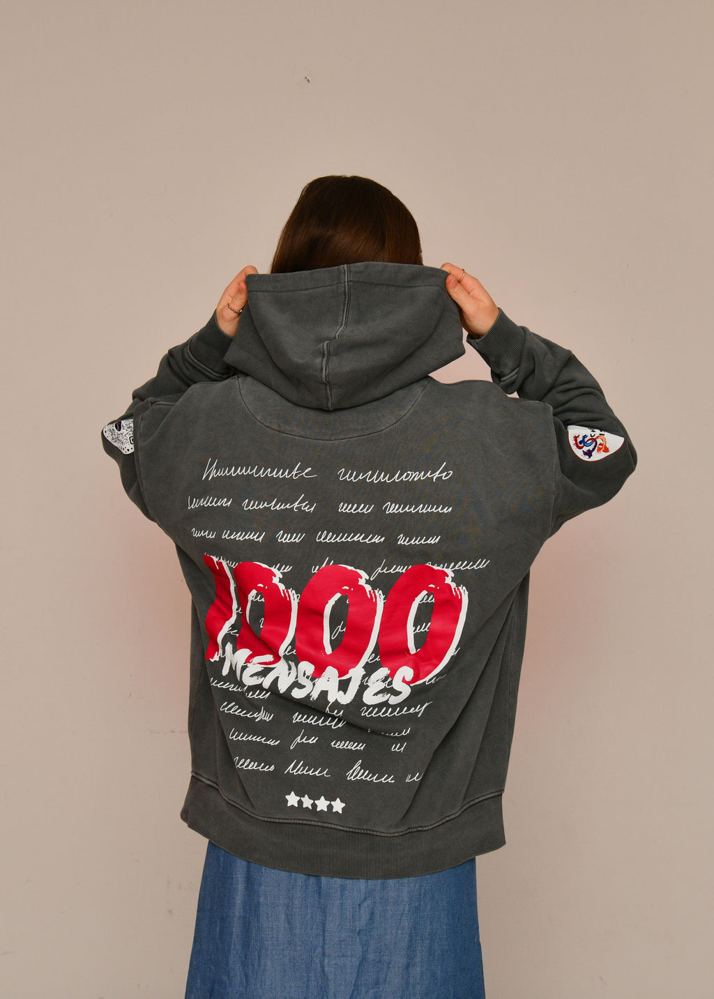 Sudadera Oversized Con Capucha “1000 Mensajes”